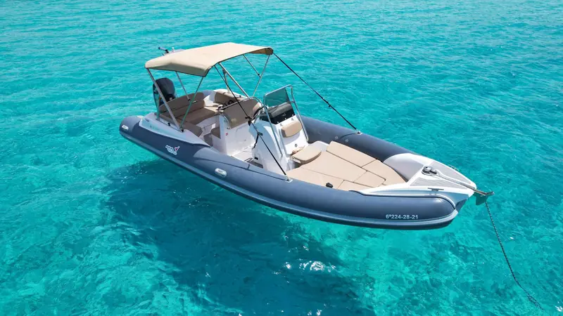 Location semi rigide Cannes, MV Marine 27 GT 220 CV pour 10 personnes vers les Îles de Lérins